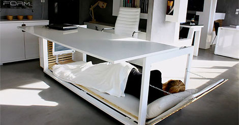 Le bureau « petit somme » qui se converti en lit pour faire une sieste au travail