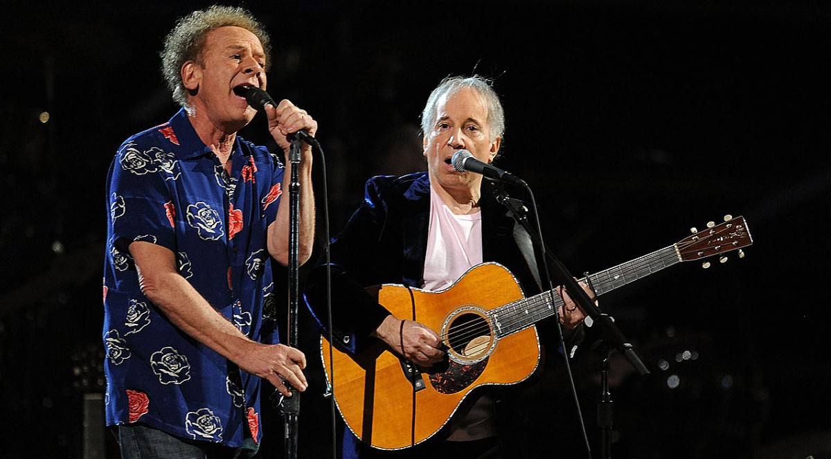 Même après 53 ans, Simon & Garfunkel interprètent « Sound Of Silence » comme eux seuls savent le faire