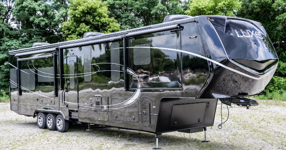 Ce camping-car de luxe coûte 200 000 €. L’intérieur vous fera vous sentir comme chez vous.