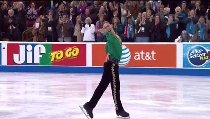 Un patineur artistique olympique danse Riverdance sur glace et reçoit une standing ovation